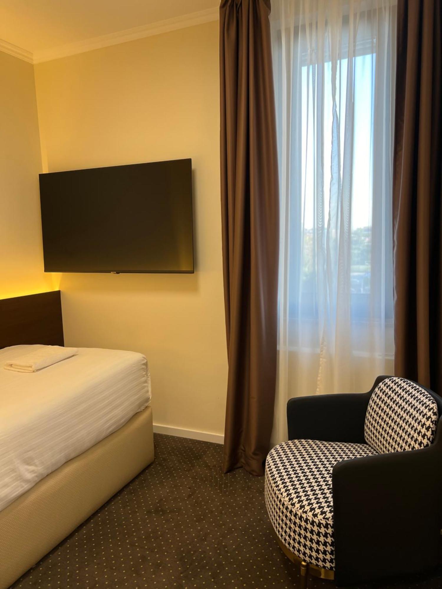 Nobel West Hotel 贝尔格莱德 外观 照片