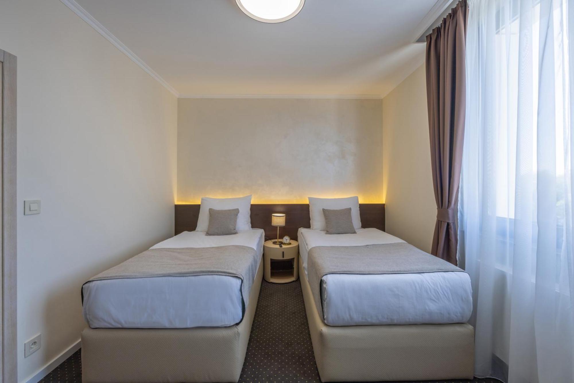 Nobel West Hotel 贝尔格莱德 外观 照片