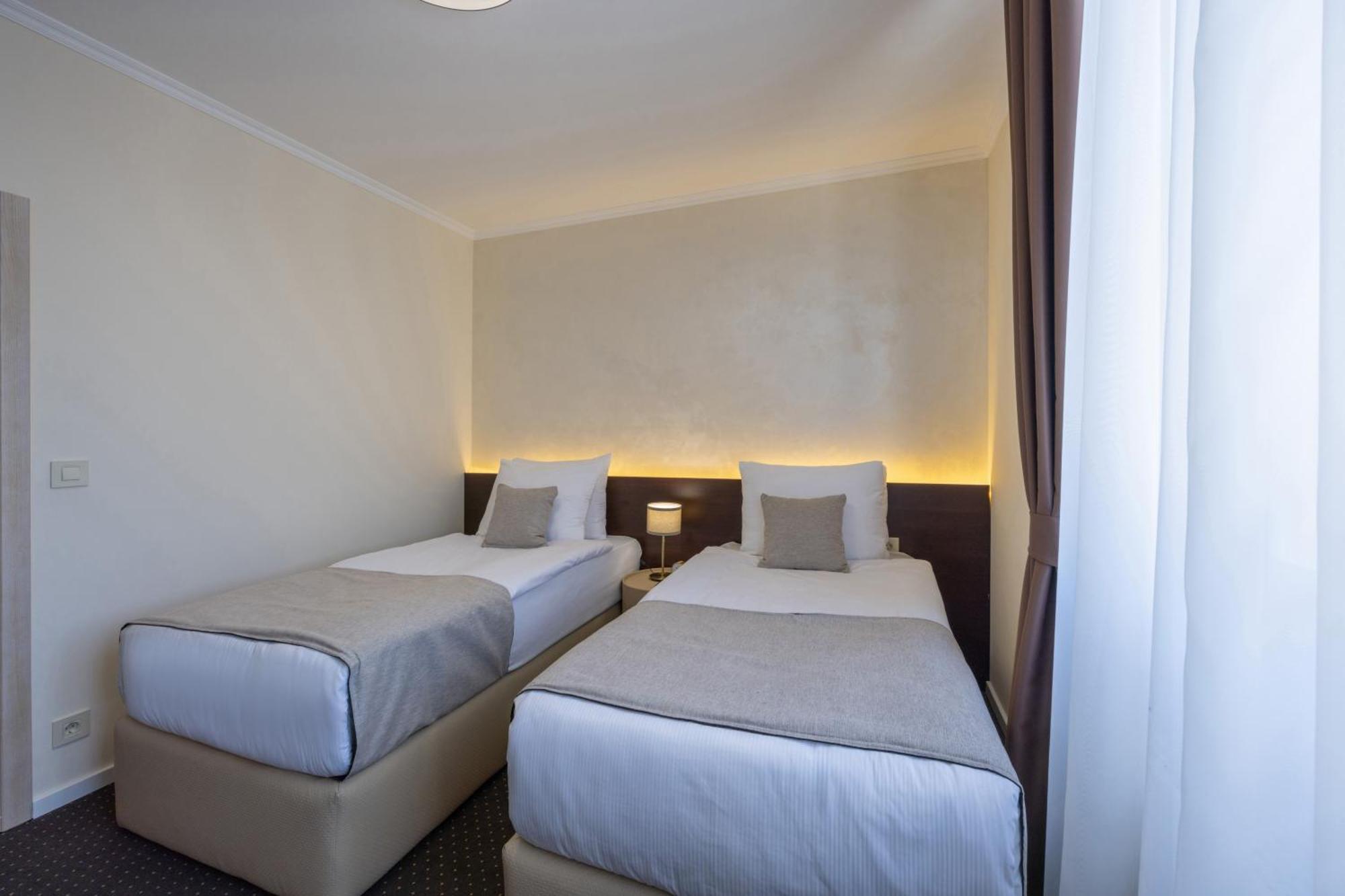 Nobel West Hotel 贝尔格莱德 外观 照片