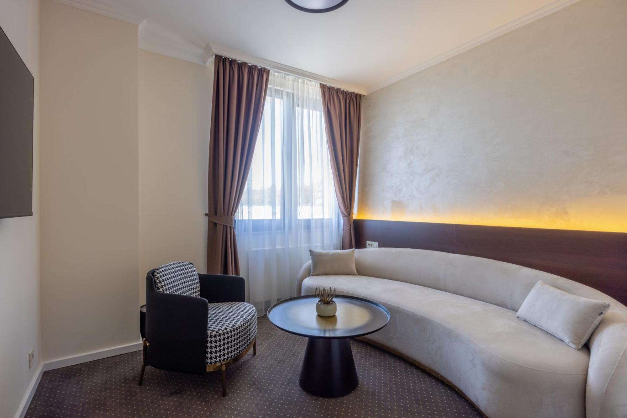Nobel West Hotel 贝尔格莱德 外观 照片